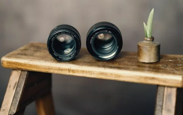 Ống kính Fujifilm XF 56mm f/1.2 R được trang bị hệ thống quang học cao cấp với 11 thấu kính