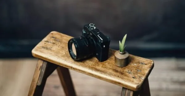 Fujifilm XF 56mm f/1.2 R có khẩu độ tối đa f/1.2 và tối thiểu f/16