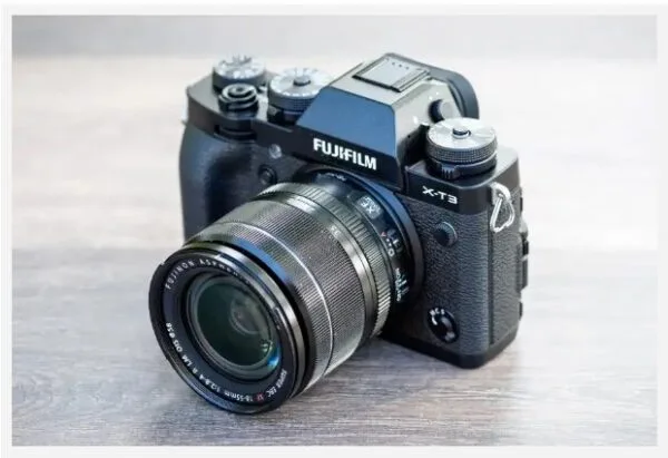 Một trong những điểm mạnh vượt trội của Fujifilm X-T3 là khả năng quay video UHD