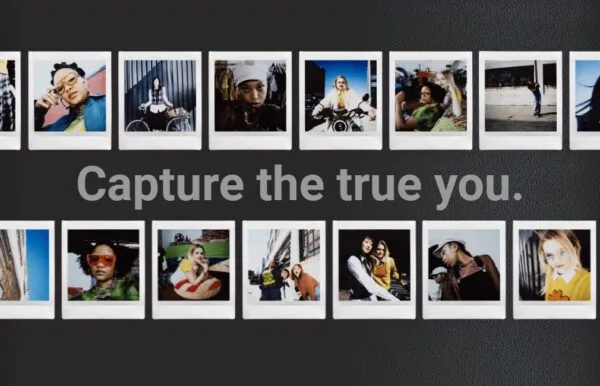 Fujifilm Instax SQ40 sử dụng hai pin lithium CR2