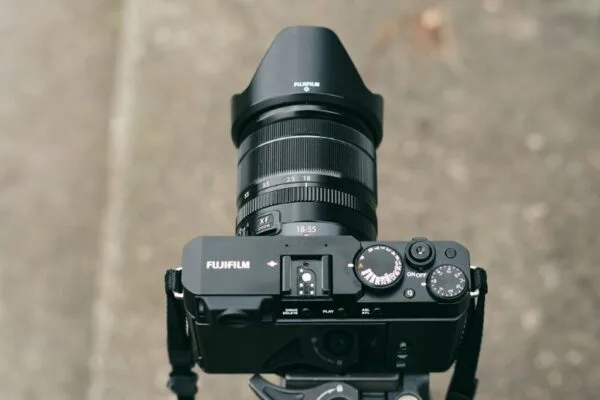 Fujifilm XF 18-55mm f/2.8-4 có thiết kế nhỏ gọn