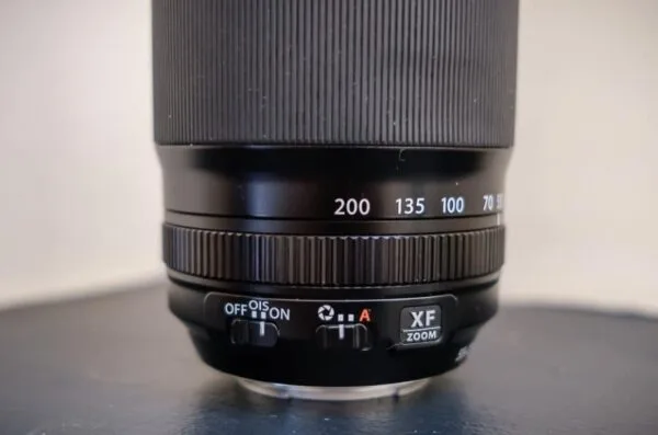 Fujifilm XF 55-200mm có dải tiêu cự sau khi zoom tương đương 84-305mm