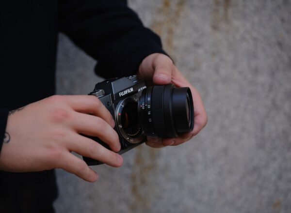 Hệ thống lấy nét tự động STM trên FUJIFILM XC 13-33mm f/3.5-6.3 OIS nhanh chóng và chính xác